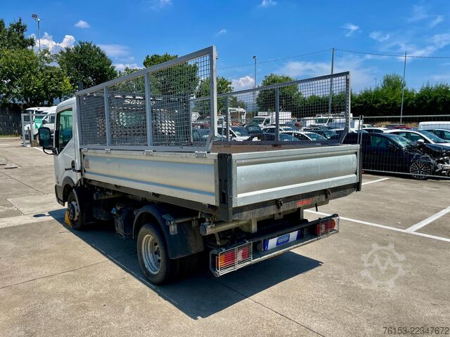 Three-way tipper Nissan NT 400