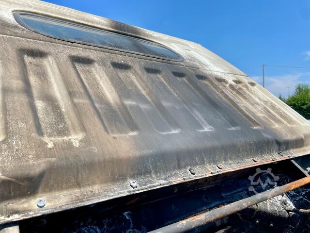 Three-way tipper Nissan NT 400
