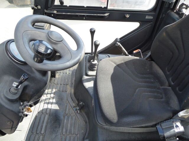 Electric 4-wheel forklift Linde E40P