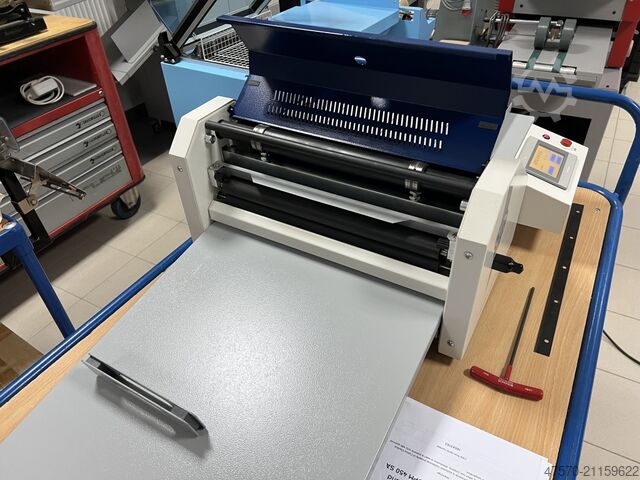 Halbautomatische Rillmaschine Cyklos GPM 450SA Semi-Automatic Creaser