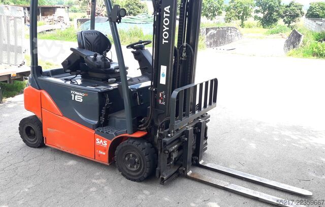 Forklift Toyota 8FBM16T