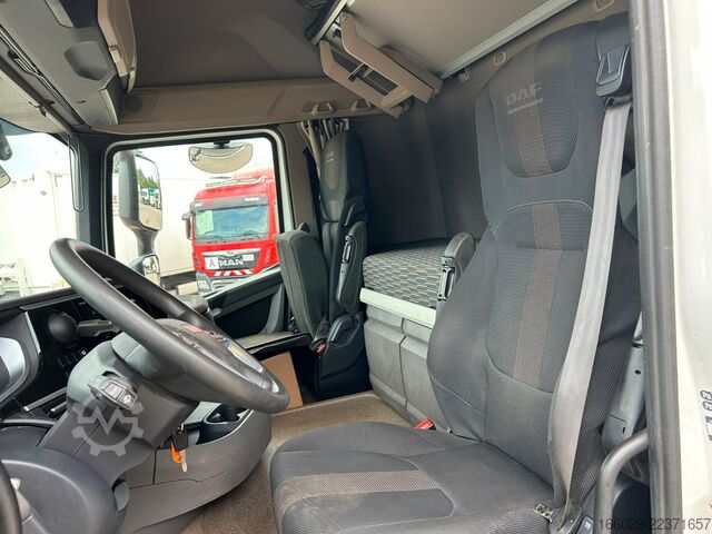 Flatbed truck DAF XF 480 Baustoffpritsche mit Fassi Ladekran F235