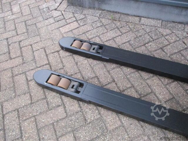 High lifting pallet truck BT SWE 080L