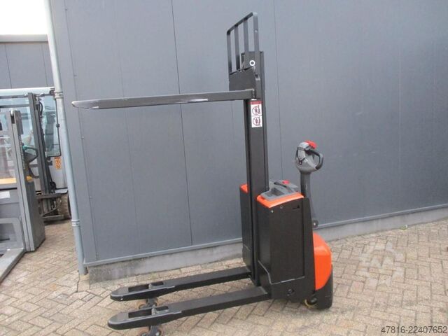High lifting pallet truck BT SWE 080L