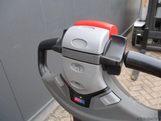 High lifting pallet truck BT SWE 080L
