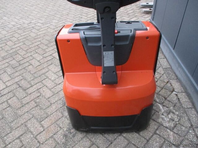 High lifting pallet truck BT SWE 080L