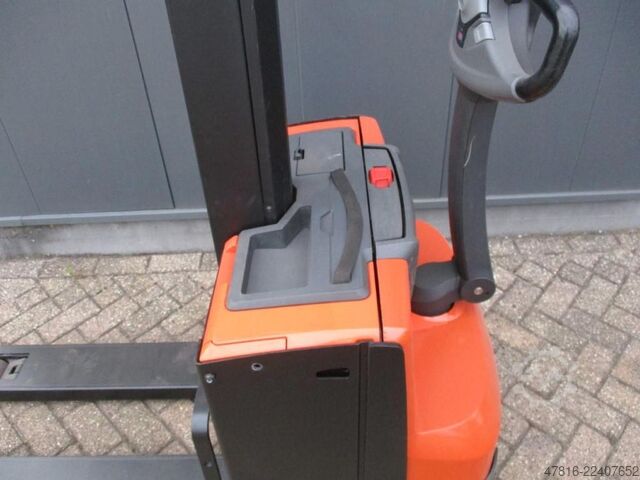 High lifting pallet truck BT SWE 080L