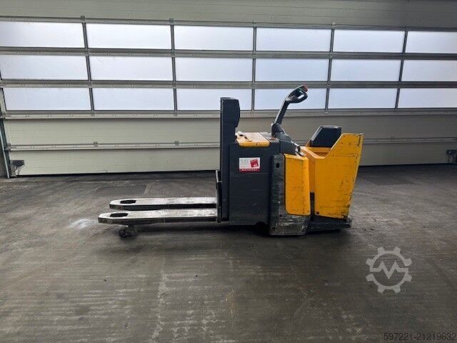 Pallet Stackers Jungheinrich ERD 220 -> Batterie aus 2019!