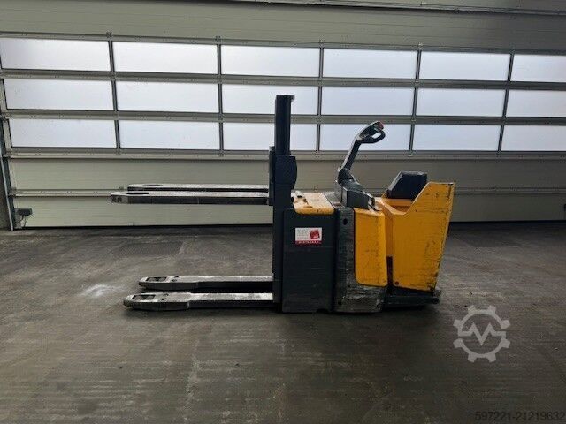 Pallet Stackers Jungheinrich ERD 220 -> Batterie aus 2019!