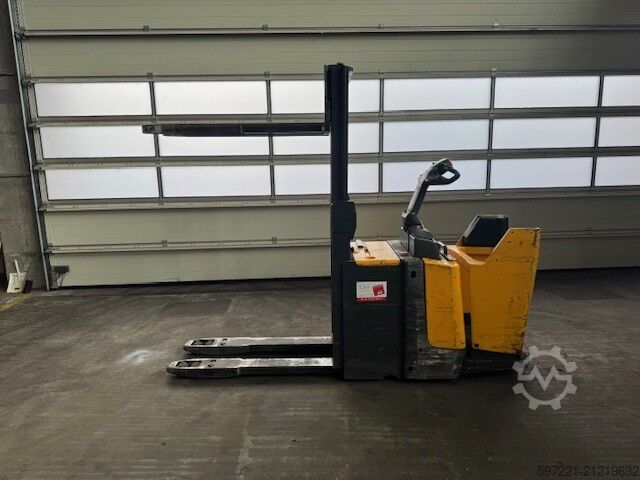 Pallet Stackers Jungheinrich ERD 220 -> Batterie aus 2019!