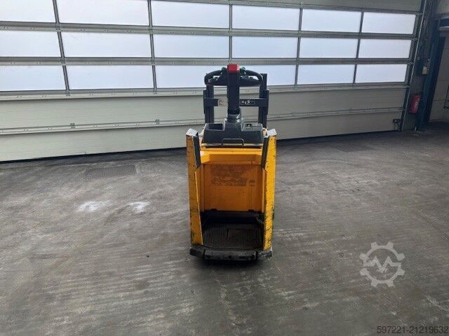Pallet Stackers Jungheinrich ERD 220 -> Batterie aus 2019!