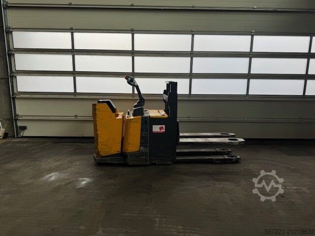 Pallet Stackers Jungheinrich ERD 220 -> Batterie aus 2019!