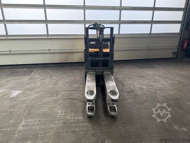 Pallet Stackers Jungheinrich ERD 220 -> Batterie aus 2019!