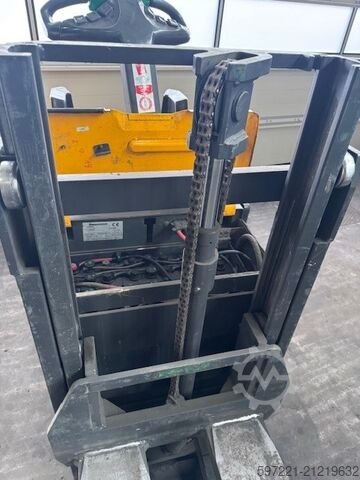 Pallet Stackers Jungheinrich ERD 220 -> Batterie aus 2019!