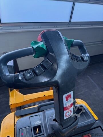 Pallet Stackers Jungheinrich ERD 220 -> Batterie aus 2019!