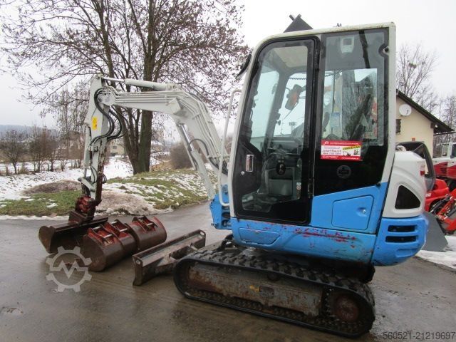 Minibagger Takeuchi TB 230 - POWERTILT + hydr. Schnellwechsler + 4 Löf