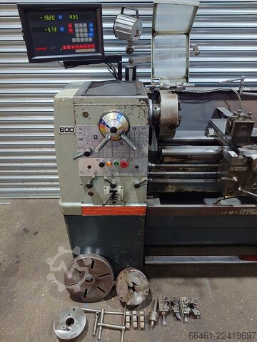 Leit-/Zugspindeldrehmaschine Colchester Master 2500