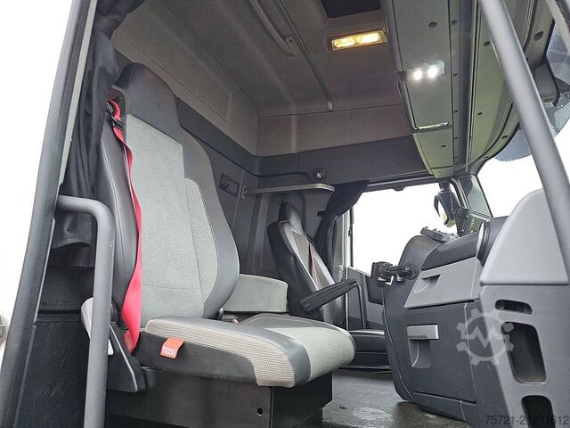 Koffer RENAULT T 460 6X2 STEERAXLE LIFT