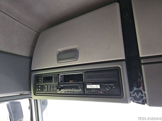 Koffer RENAULT T 460 6X2 STEERAXLE LIFT