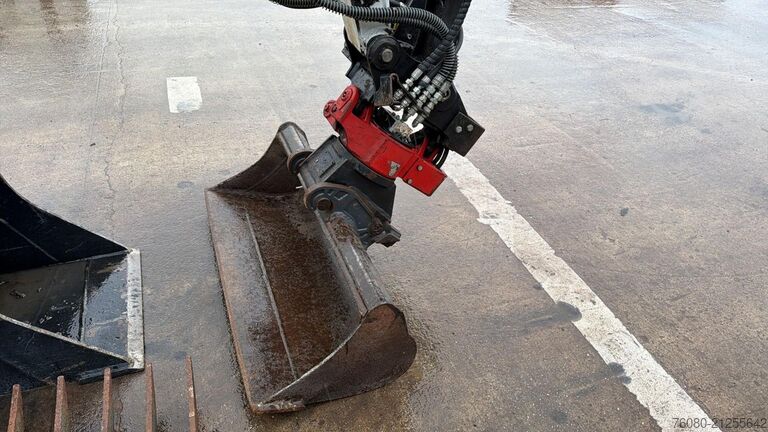 Minibagger Bobcat E 27z (BE MACHINE / 1197H / INCL KANTELBAK + RI...