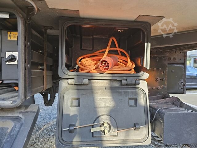 LKW mit Kühlkoffer VOLVO FM330 6x2 FRIGOBLOCK Multizone Lenk u. L