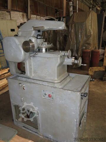 Gear hobbing machine Mikron 102.05