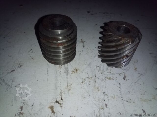 Gear hobbing machine Mikron 102.05