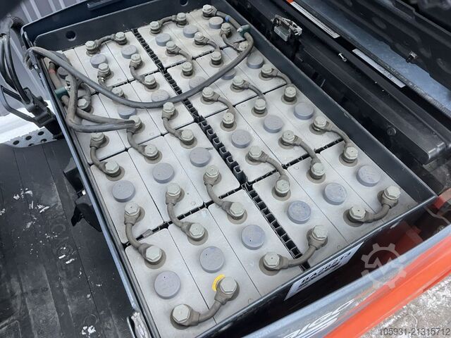 Electric 3-wheel forklift Toyota 8FBET15