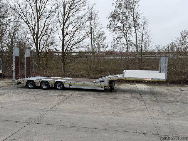 Low loader semitrailer Möslein ST 3  3 Achs Satteltieflader neu