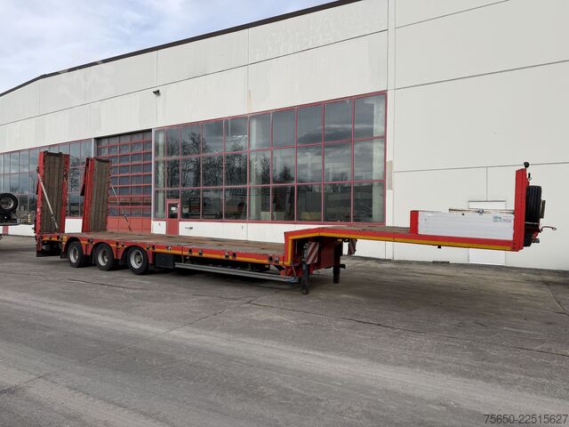 Low loader semitrailer Kässbohrer LB3E  3 Achs Satteltieflader, komplett überfahrbar