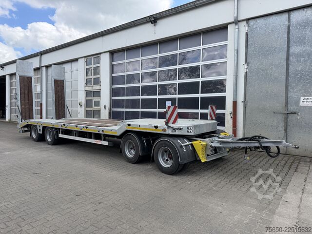 Low loader trailer Möslein TA4 Schwebheim  4 Achs Tiefladeranhänger, Neuwertig
