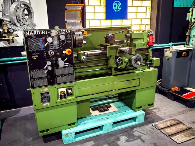 Leit- und Zugspindeldrehmaschine NARDINI 