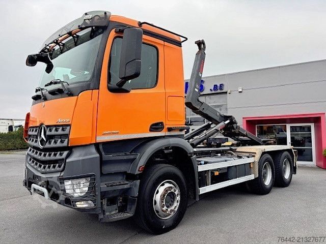 Roll-off tipper truck MERCEDES-BENZ AROCS 2636L-6X4-3M60 RADSTAND-KFZ BRIEF-253TKM!!