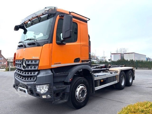 Roll-off tipper truck MERCEDES-BENZ AROCS 2636L-6X4-3M60 RADSTAND-KFZ BRIEF-253TKM!!