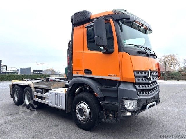 Roll-off tipper truck MERCEDES-BENZ AROCS 2636L-6X4-3M60 RADSTAND-KFZ BRIEF-253TKM!!