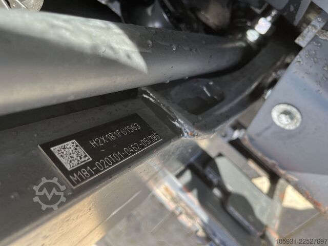 Electric 3-wheel forklift Linde E12-02