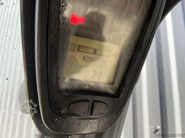 Electric 3-wheel forklift Linde E12-02