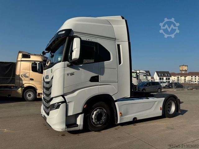 Volume tractor unit IVECO S-WAY 530 * RETARDER * 2 X TANK * ACC * WENIG KM