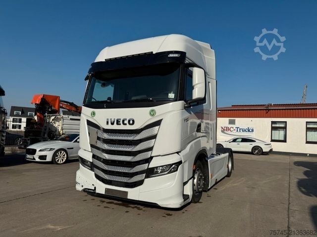 Volume tractor unit IVECO S-WAY 530 * RETARDER * 2 X TANK * ACC * WENIG KM