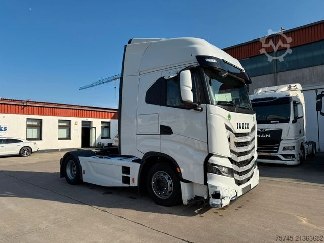 Volume tractor unit IVECO S-WAY 530 * RETARDER * 2 X TANK * ACC * WENIG KM