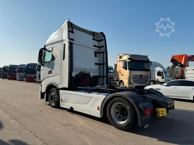 Volume tractor unit IVECO S-WAY 530 * RETARDER * 2 X TANK * ACC * WENIG KM