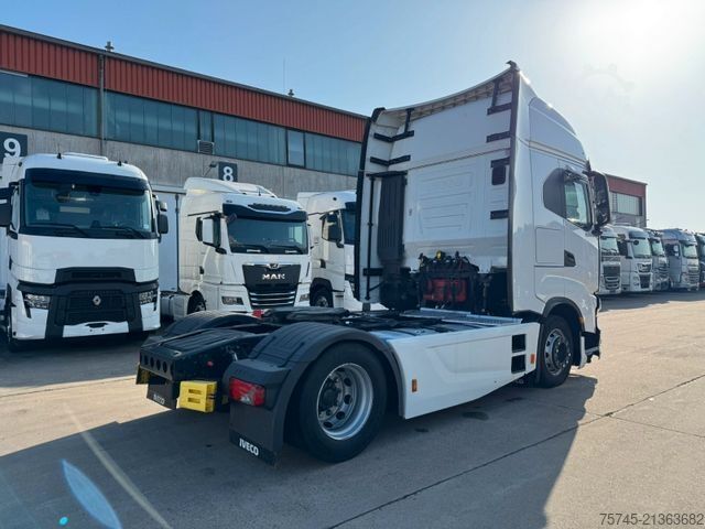 Volume tractor unit IVECO S-WAY 530 * RETARDER * 2 X TANK * ACC * WENIG KM
