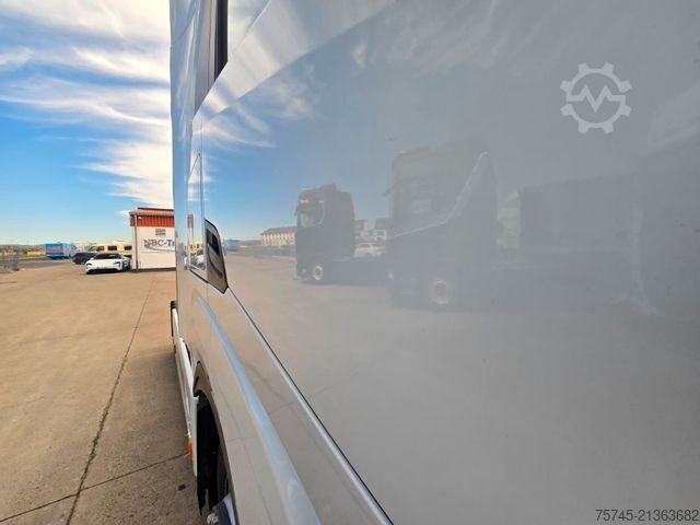 Volume tractor unit IVECO S-WAY 530 * RETARDER * 2 X TANK * ACC * WENIG KM