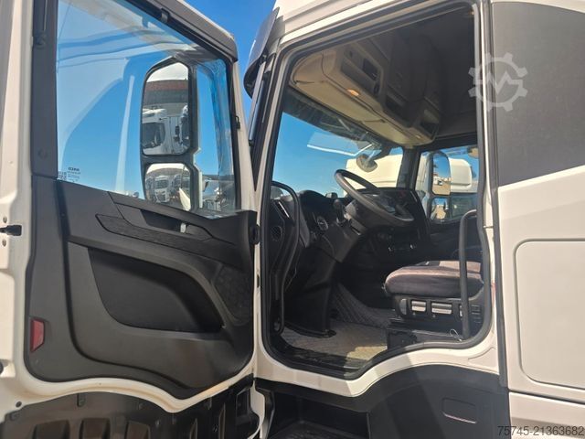 Volume tractor unit IVECO S-WAY 530 * RETARDER * 2 X TANK * ACC * WENIG KM