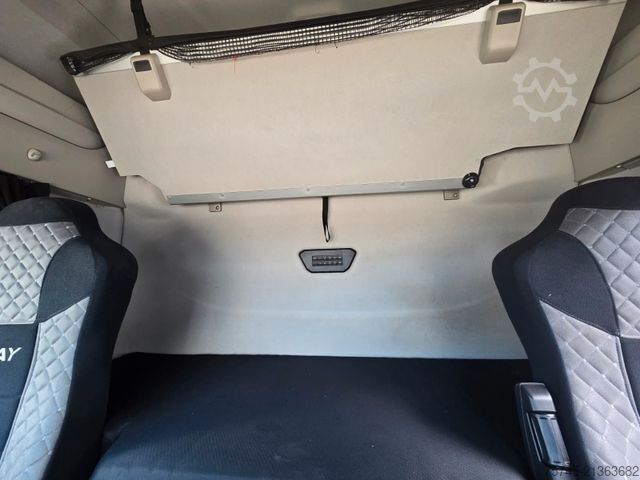 Volume tractor unit IVECO S-WAY 530 * RETARDER * 2 X TANK * ACC * WENIG KM