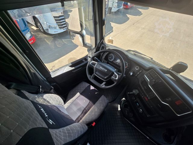 Volume tractor unit IVECO S-WAY 530 * RETARDER * 2 X TANK * ACC * WENIG KM