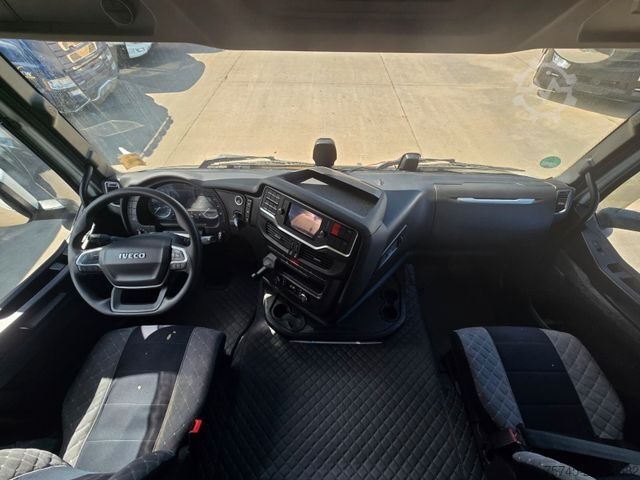 Volume tractor unit IVECO S-WAY 530 * RETARDER * 2 X TANK * ACC * WENIG KM