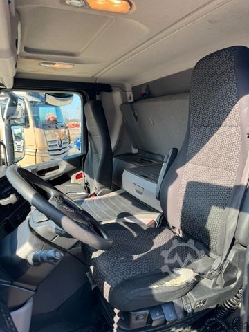 Standard tractor unit SCANIA P 450 * RETARDER * FLACHDACH * STANDHEIZUNG *3 X