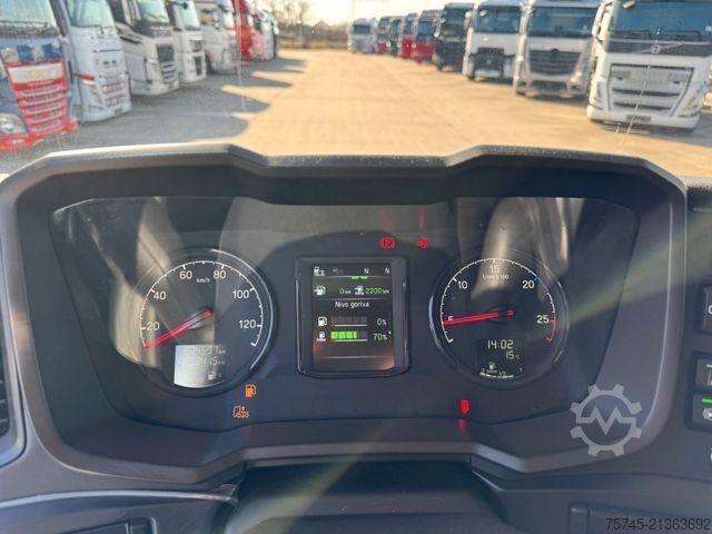 Standard tractor unit SCANIA P 450 * RETARDER * FLACHDACH * STANDHEIZUNG *3 X