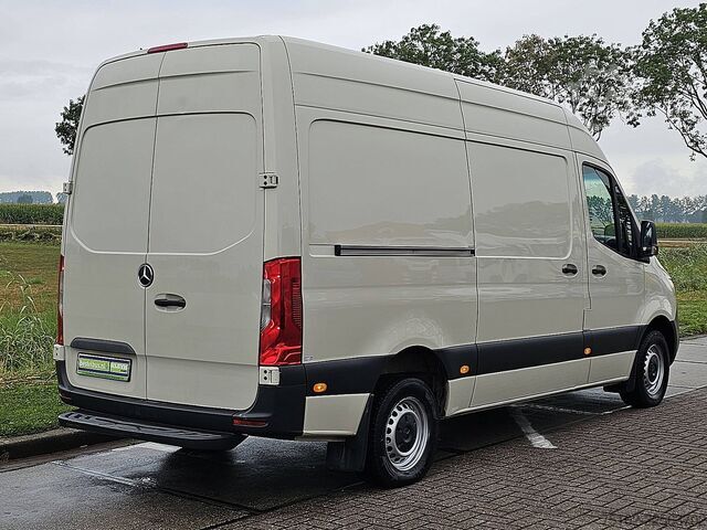 High-roof van MERCEDES-BENZ SPRINTER 311 L2H2 RWD Mbux Airco!